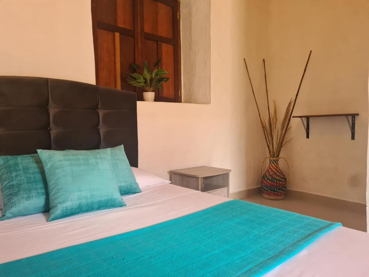 Hotel Alcazar Real Utica Zewnętrze zdjęcie